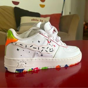 Size 5 Youth (7 women’s) only worn twice and are in great condition, no creasing